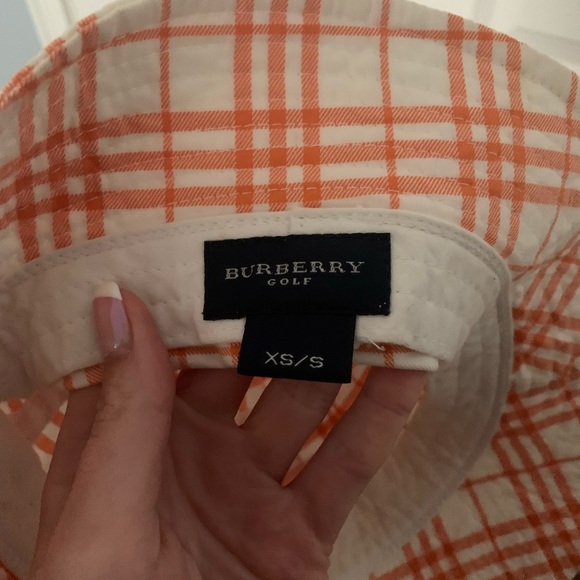 Burberry women’s bucket hat - Picture 4 of 5